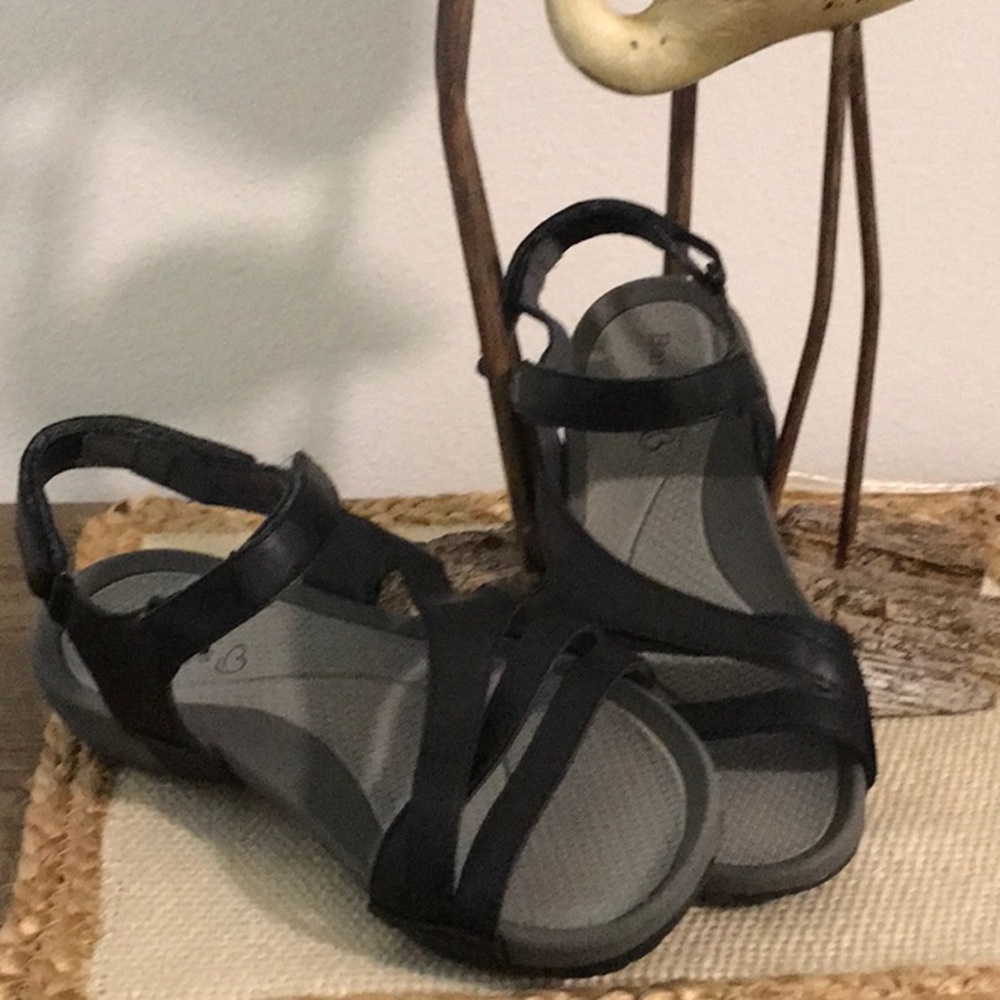 Bare traps sandles adjustable straps